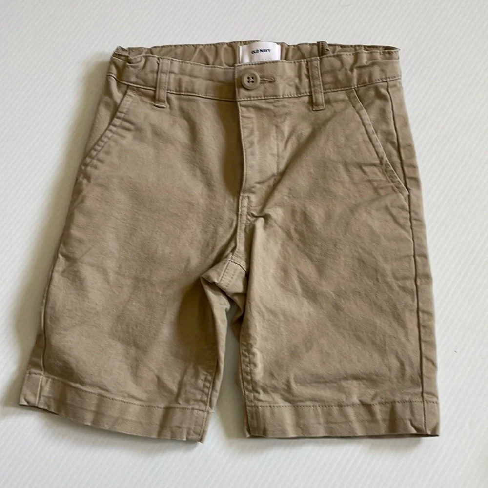 Old Navy, khaki flat front shorts. Boys size 6